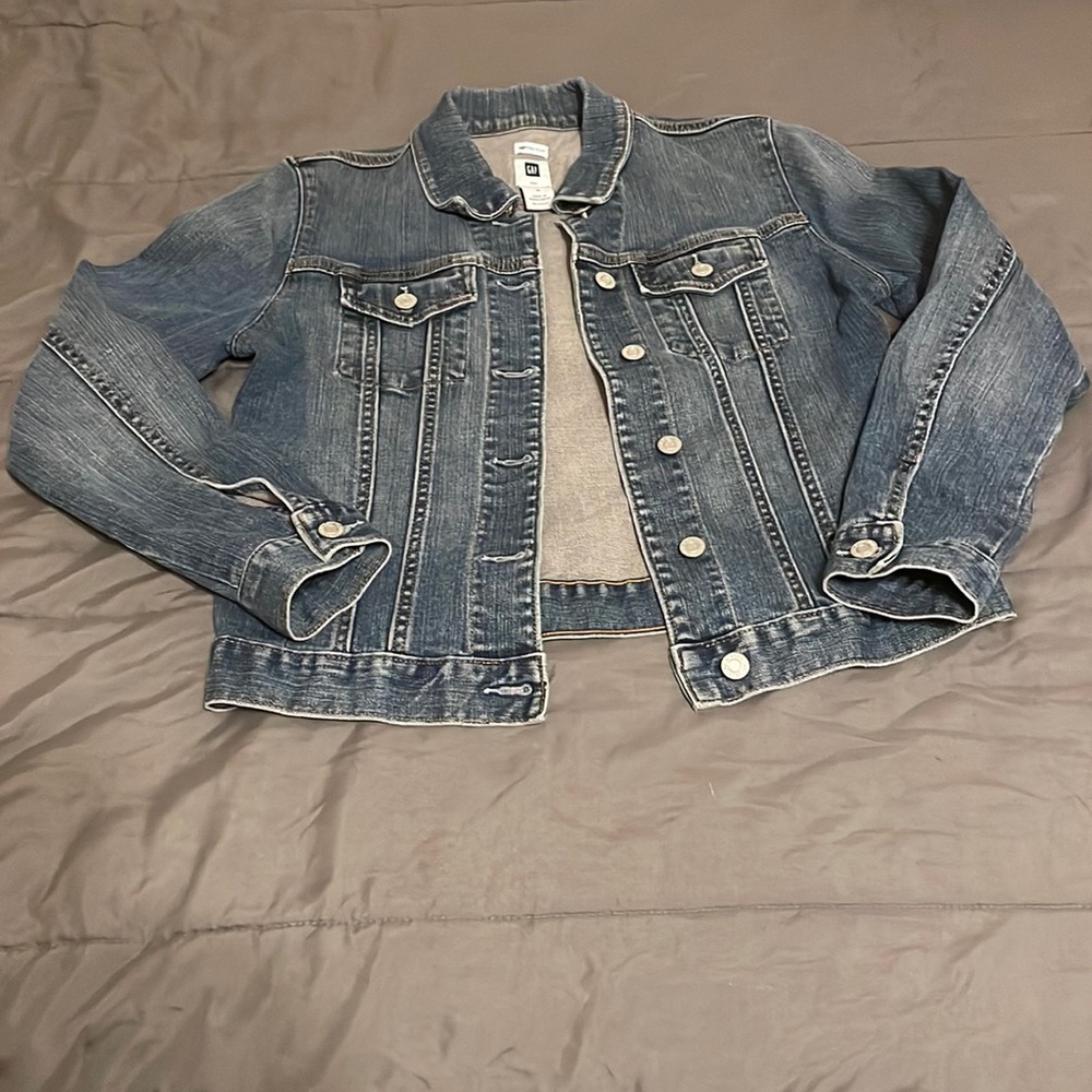 Gap stretch  Jean jacket  no stains or tears.  Excellent condition